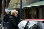 Amsterdam 7 april 2021
Simone Kleinsma doet boodschappen op de cornelis schuytstraat en gaat daarna naar de voetpedicure