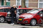 Amsterdam 7 april 2021
Simone Kleinsma doet boodschappen op de cornelis schuytstraat en gaat daarna naar de voetpedicure
