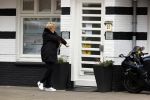 Amsterdam 7 april 2021
Simone Kleinsma doet boodschappen op de cornelis schuytstraat en gaat daarna naar de voetpedicure