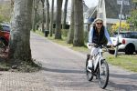 Bergen 19 april 2021
Sonja Bakker fietst op haar mountainbike naar huis