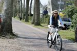 Bergen 19 april 2021
Sonja Bakker fietst op haar mountainbike naar huis