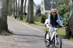 Bergen 19 april 2021
Sonja Bakker fietst op haar mountainbike naar huis