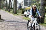 Bergen 19 april 2021
Sonja Bakker fietst op haar mountainbike naar huis