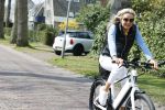 Bergen 19 april 2021
Sonja Bakker fietst op haar mountainbike naar huis