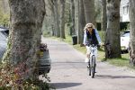 Bergen 19 april 2021
Sonja Bakker fietst op haar mountainbike naar huis
