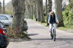 Bergen 19 april 2021
Sonja Bakker fietst op haar mountainbike naar huis