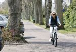 Bergen 19 april 2021
Sonja Bakker fietst op haar mountainbike naar huis