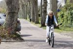 Bergen 19 april 2021
Sonja Bakker fietst op haar mountainbike naar huis
