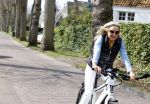 Bergen 19 april 2021
Sonja Bakker fietst op haar mountainbike naar huis
