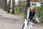Bergen 19 april 2021
Sonja Bakker fietst op haar mountainbike naar huis