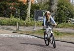 Bergen 19 april 2021
Sonja Bakker fietst op haar mountainbike naar huis