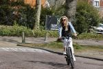 Bergen 19 april 2021
Sonja Bakker fietst op haar mountainbike naar huis