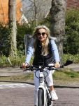 Bergen 19 april 2021
Sonja Bakker fietst op haar mountainbike naar huis