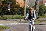 Bergen 19 april 2021
Sonja Bakker fietst op haar mountainbike naar huis