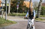 Bergen 19 april 2021
Sonja Bakker fietst op haar mountainbike naar huis