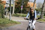 Bergen 19 april 2021
Sonja Bakker fietst op haar mountainbike naar huis