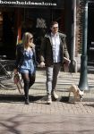 Amsterdam 17 april 2021
Stephanie Tency en haar vriend Mark op straat in Amsterdam zuid.