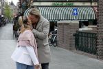 Amsterdam 15 mei 2021
Thomas Berge met zijn nieuwe vriendin Elianne Zweipfenning in het centrum van Amsterdam.