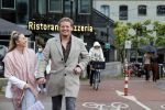 Amsterdam 15 mei 2021
Thomas Berge met zijn nieuwe vriendin Elianne Zweipfenning in het centrum van Amsterdam.