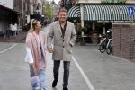 Amsterdam 15 mei 2021
Thomas Berge met zijn nieuwe vriendin Elianne Zweipfenning in het centrum van Amsterdam.