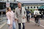 Amsterdam 15 mei 2021
Thomas Berge met zijn nieuwe vriendin Elianne Zweipfenning in het centrum van Amsterdam.