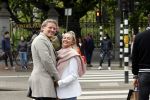 Amsterdam 15 mei 2021
Thomas Berge met zijn nieuwe vriendin Elianne Zweipfenning in het centrum van Amsterdam.