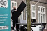 Amsterdam / Huizen 8 april 2021
Tom Egbers en janke Dekker verhuizen van Amsterdam naarHuizen . Een verhuisbedrijf verzorgt de verhuizing van het oude naar nieuwe huis.
