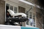 Amsterdam / Huizen 8 april 2021
Tom Egbers en janke Dekker verhuizen van Amsterdam naarHuizen . Een verhuisbedrijf verzorgt de verhuizing van het oude naar nieuwe huis.