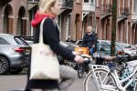 Amsterdam 9 april 2021
Victor Reinier met zijn dochter op de fiets in Amsterdam zuid