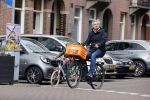 Amsterdam 9 april 2021
Victor Reinier met zijn dochter op de fiets in Amsterdam zuid