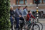 Amsterdam 20 mei 2021
Vincent Croiset met zijn zoon op de fiets in Amsterdam zuid