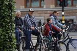 Amsterdam 20 mei 2021
Vincent Croiset met zijn zoon op de fiets in Amsterdam zuid
