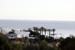 Ibiza 23 april 2021
Wesley Sneijder heeft in Jesus een huis te koop staan. Hij heeft er ook nog een prachtige villa samen met Yolanthe Cabau. Restaurant Xaxa staat te koop.