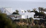 Ibiza 23 april 2021
Wesley Sneijder heeft in Jesus een huis te koop staan. Hij heeft er ook nog een prachtige villa samen met Yolanthe Cabau. Restaurant Xaxa staat te koop.