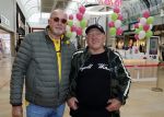 Amstelveen 27 mei 2021
Opening Yoyo tea bar van Rachel Hazes in winkelcentrum Amstelveen.
Andre Hazes zijn vriendinSarah v Soelen en haar ouders zijn ook aanwezig. Wilem v Boxtel en Joop Kruis
