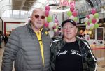 Amstelveen 27 mei 2021
Opening Yoyo tea bar van Rachel Hazes in winkelcentrum Amstelveen.
Andre Hazes zijn vriendinSarah v Soelen en haar ouders zijn ook aanwezig. Wilem v Boxtel en Joop Kruis