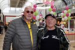 Amstelveen 27 mei 2021
Opening Yoyo tea bar van Rachel Hazes in winkelcentrum Amstelveen.
Andre Hazes zijn vriendinSarah v Soelen en haar ouders zijn ook aanwezig. Wilem v Boxtel en Joop Kruis