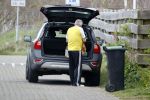 Bergen 19 april 2021
Youp v t Hek en zijn vrouw Debbie Petter wonen een groot gedeelte van het jaar in hun huis in Bergen
