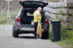 Bergen 19 april 2021
Youp v t Hek en zijn vrouw Debbie Petter wonen een groot gedeelte van het jaar in hun huis in Bergen