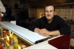 Sint Willebrord 7 mei 2021
Yousef Barakat in zijn snackbar.