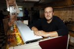 Sint Willebrord 7 mei 2021
Yousef Barakat in zijn snackbar.