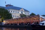 Amsterdam 5 mei 2022
5 mei concert op de amstel bij Carre met oa aanwezig Koning Willem Alexander en Koningin Maxima .