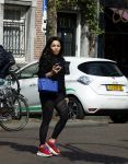 Amsterdam 11 april 2022
Amanda Balk met haar dochter Vegas ijsje eten en winkelen op de cornelis schuytstraat