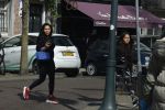 Amsterdam 11 april 2022
Amanda Balk met haar dochter Vegas ijsje eten en winkelen op de cornelis schuytstraat