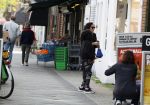 Amsterdam 11 april 2022
Amanda Balk met haar dochter Vegas ijsje eten en winkelen op de cornelis schuytstraat