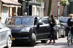 Amsterdam 11 april 2022
Amanda Balk met haar dochter Vegas ijsje eten en winkelen op de cornelis schuytstraat
