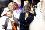 Maastricht 27 april 2022
Koningsdag wordt dit jaar in Maastricht gevierd . Aanwezig Koning Willem Alexander Koningin Maxima Prinses Amalia Prinses Alexia Prinses Ariane Prins Constantijn Prinses Laurentien Prins Maurits Prinses Marilene Prins Bernhard Prinses Annette Prins Floris Prinses Aimee Prins Pieter Christiaan en Prinses Annette. Andre Rieu
