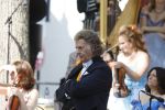 Maastricht 27 april 2022
Koningsdag wordt dit jaar in Maastricht gevierd . Aanwezig Koning Willem Alexander Koningin Maxima Prinses Amalia Prinses Alexia Prinses Ariane Prins Constantijn Prinses Laurentien Prins Maurits Prinses Marilene Prins Bernhard Prinses Annette Prins Floris Prinses Aimee Prins Pieter Christiaan en Prinses Annette. Andre Rieu