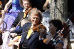Maastricht 27 april 2022
Koningsdag wordt dit jaar in Maastricht gevierd . Aanwezig Koning Willem Alexander Koningin Maxima Prinses Amalia Prinses Alexia Prinses Ariane Prins Constantijn Prinses Laurentien Prins Maurits Prinses Marilene Prins Bernhard Prinses Annette Prins Floris Prinses Aimee Prins Pieter Christiaan en Prinses Annette. Andre Rieu