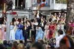 Maastricht 27 april 2022
Koningsdag wordt dit jaar in Maastricht gevierd . Aanwezig Koning Willem Alexander Koningin Maxima Prinses Amalia Prinses Alexia Prinses Ariane Prins Constantijn Prinses Laurentien Prins Maurits Prinses Marilene Prins Bernhard Prinses Annette Prins Floris Prinses Aimee Prins Pieter Christiaan en Prinses Annette.
